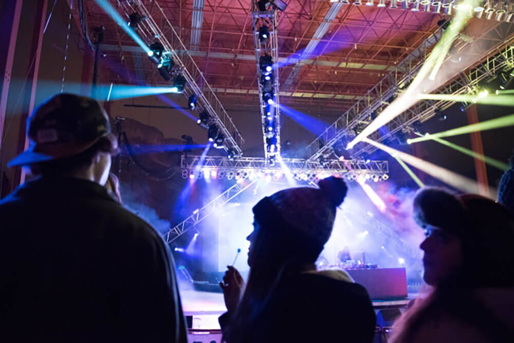 会場全体の音を調整する