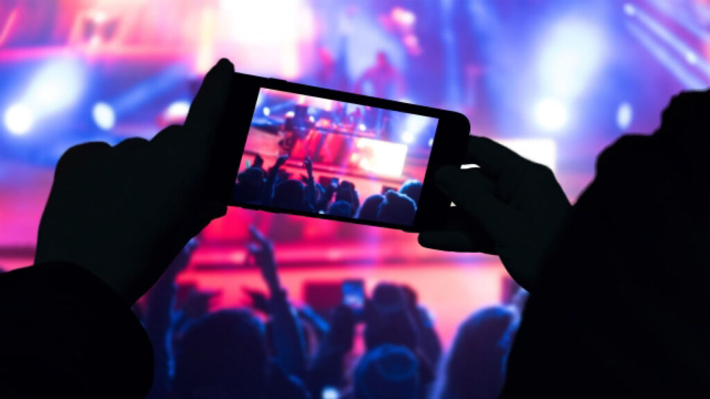 ライブの撮影を許可されたファン